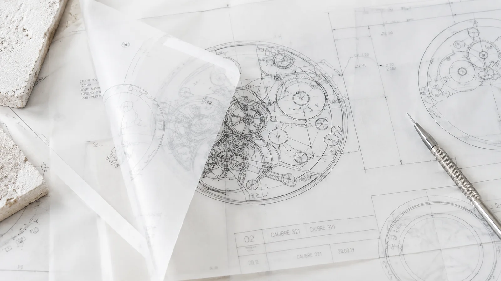 Plans techniques horlogers avec esquisses de mouvement et outil de précision.
